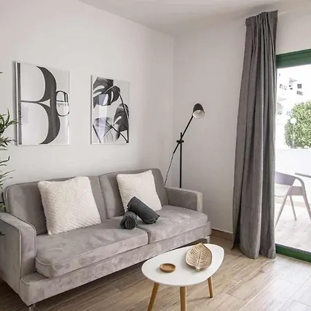Διαμέρισμα Holyhome Premium *